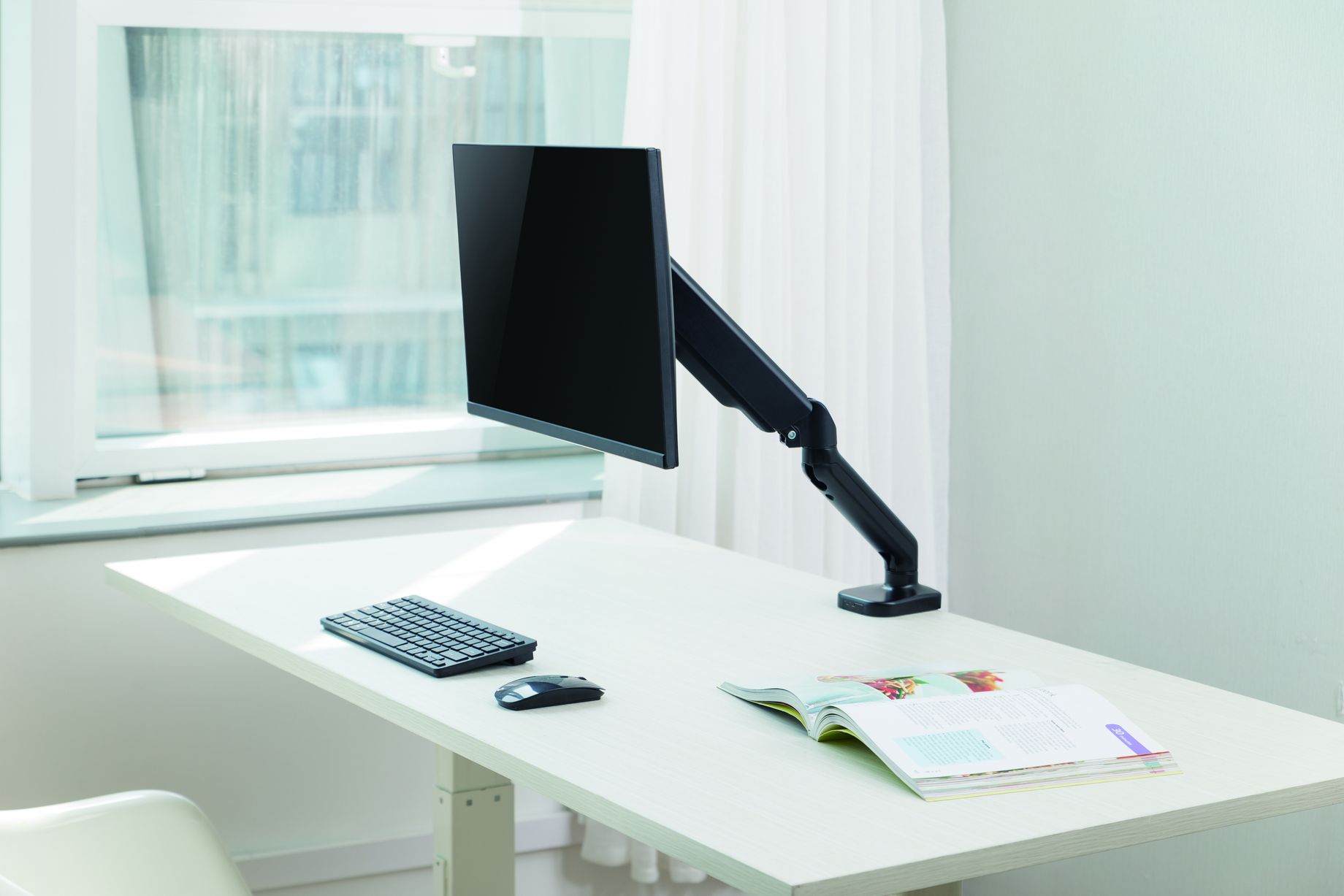 MAD10G Single Monitor Arm Gas Spring 17”- 32”