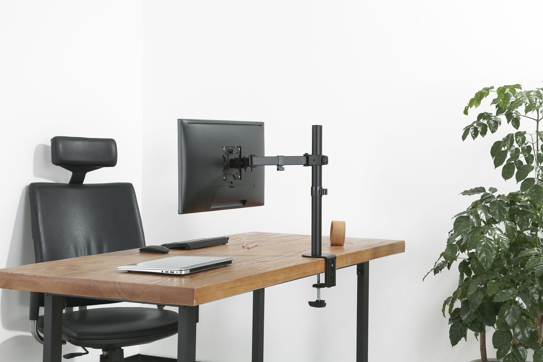 CMA10 Single Monitor Arm Long 13" - 32"