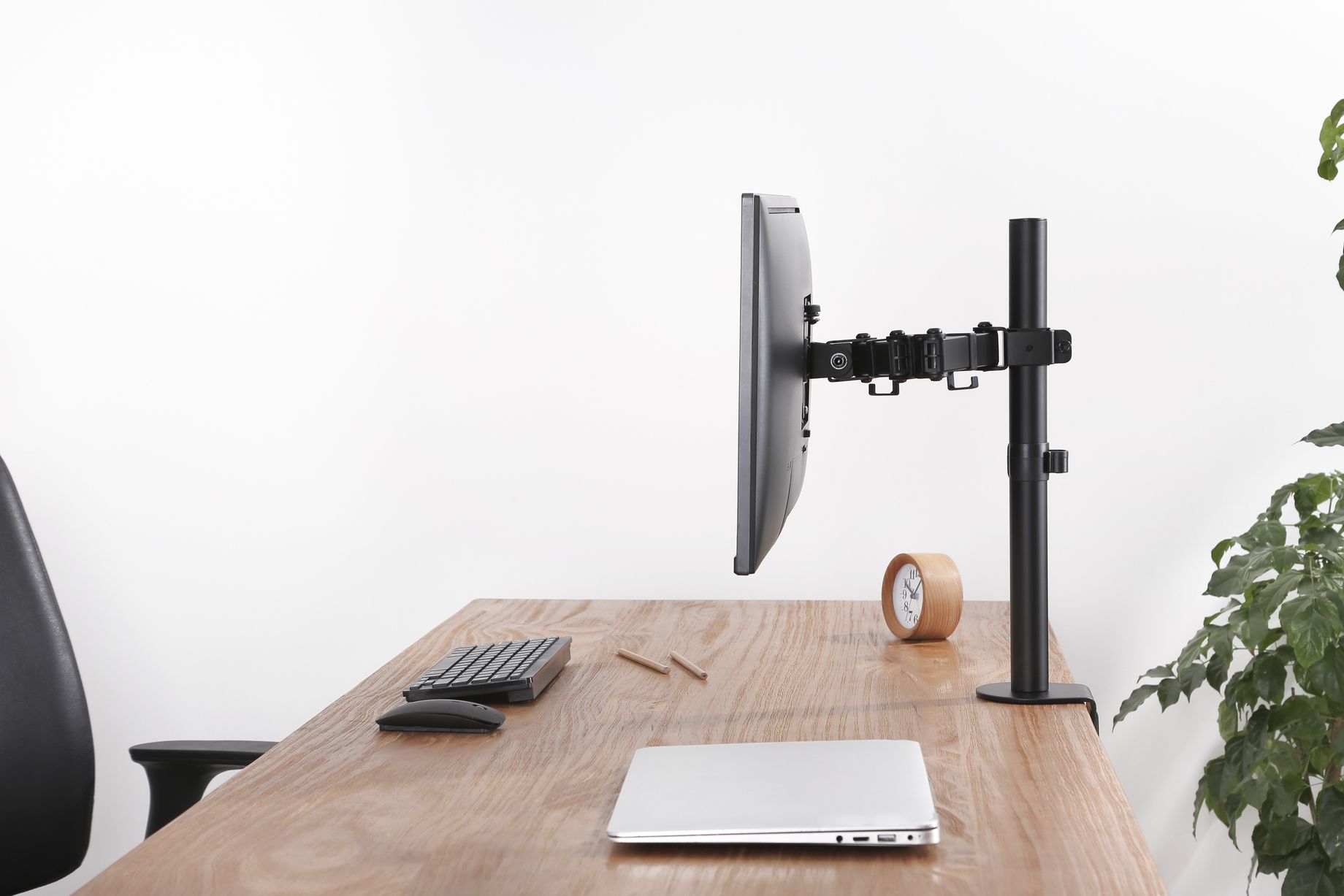 CMA10 Single Monitor Arm Long 13" - 32"