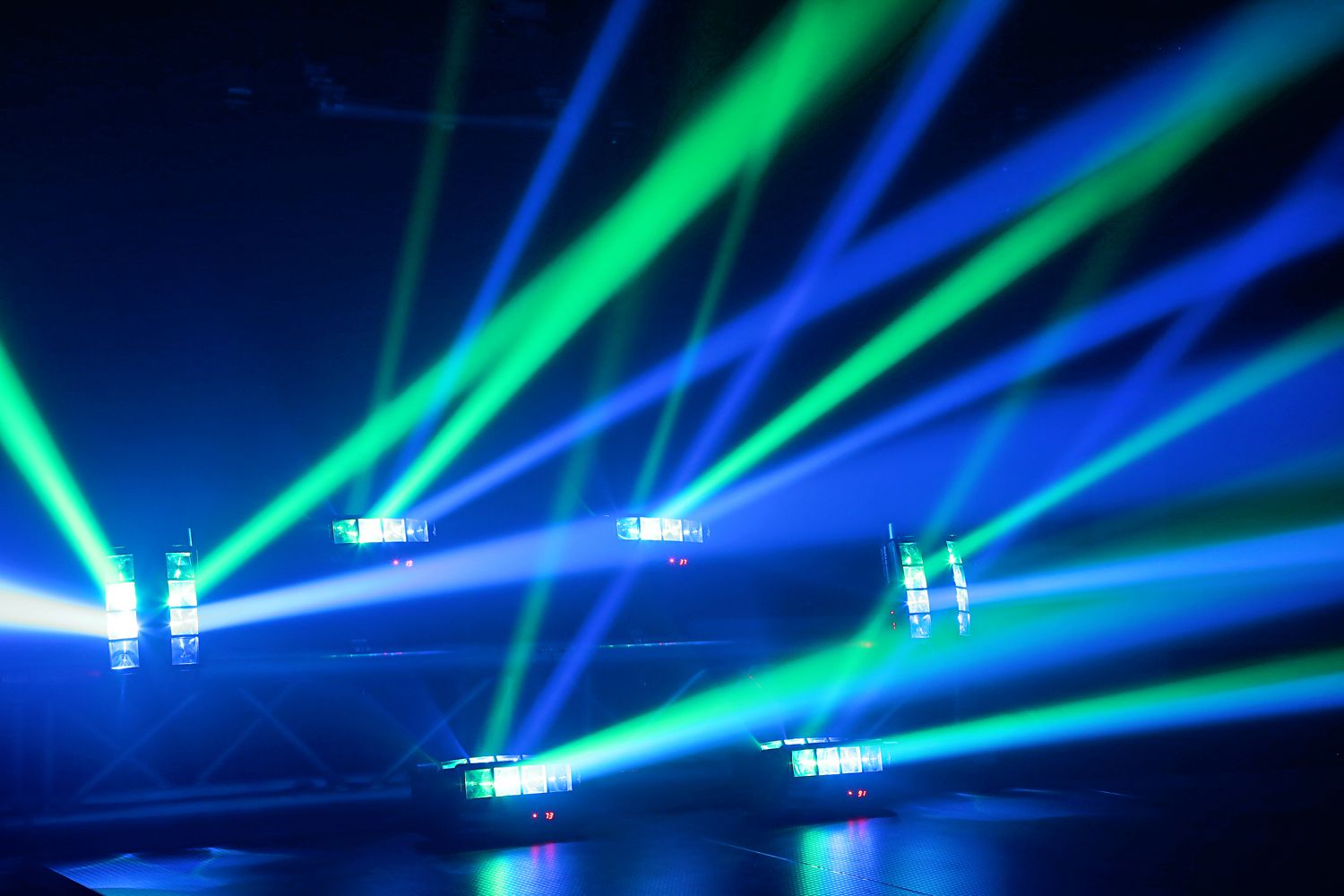 MHL820 Double Helix 8x 3W RGBW LEDs DMX