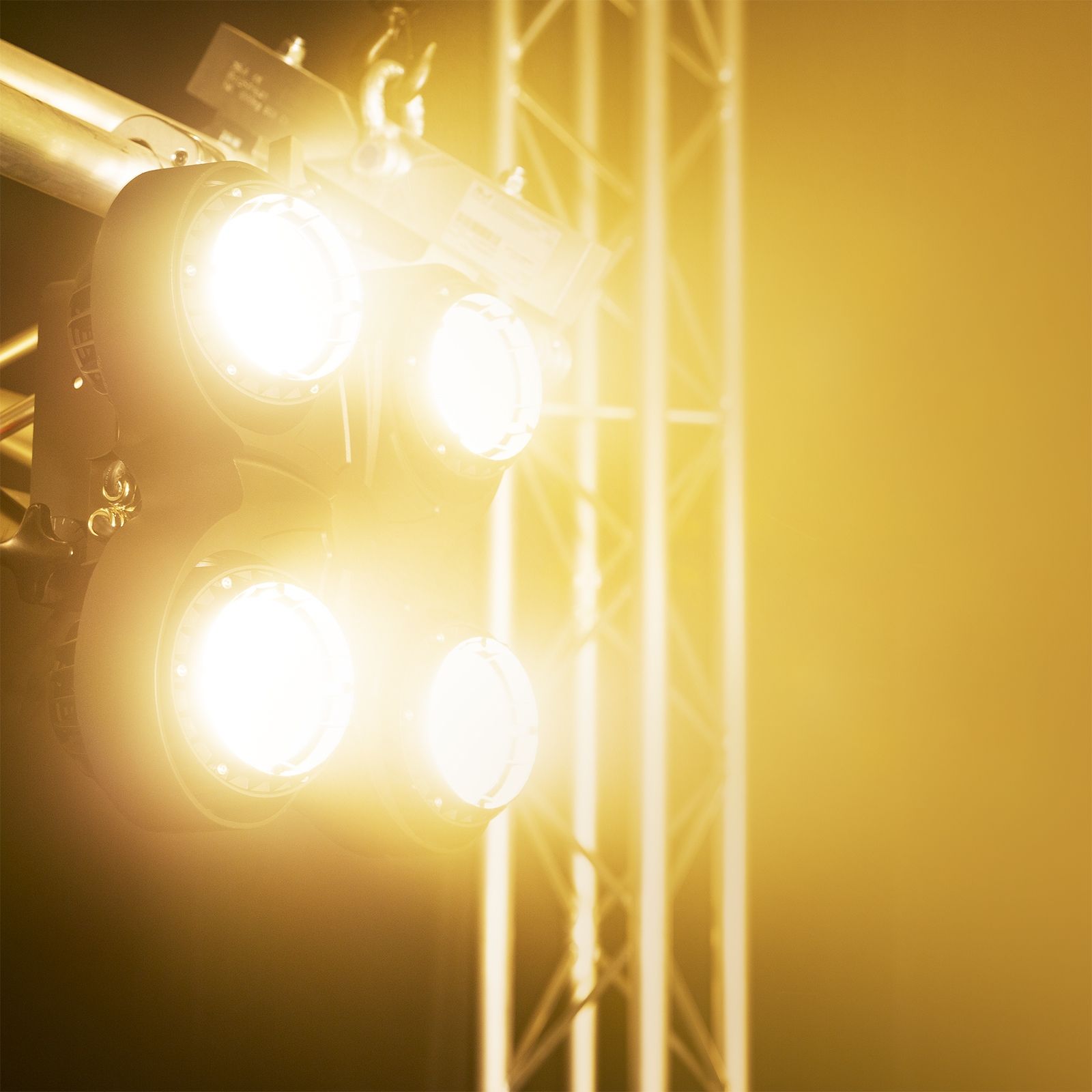 SB420IP Stage Blinder IP65 WW/Amber