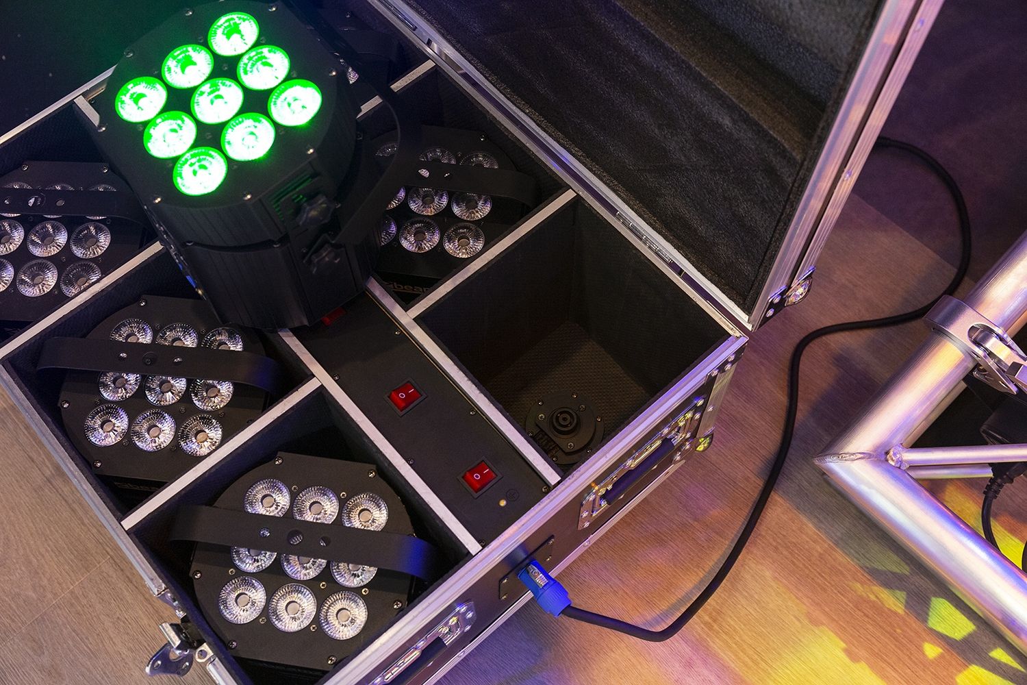 BBP60 Uplighter Set, 6 pieces in Flightcase with Charger