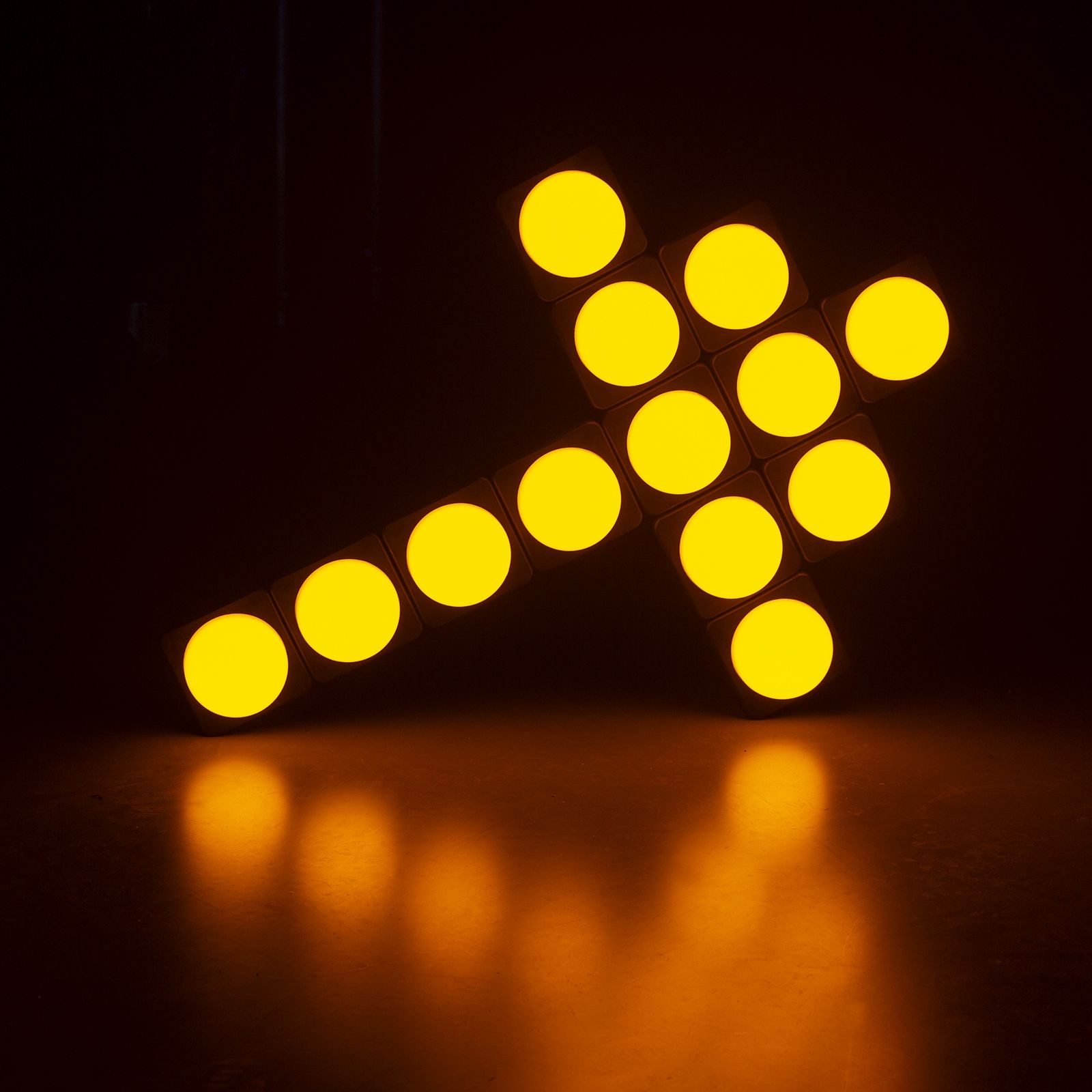 KUBE20BK Linkable Battery Uplight Outdoor