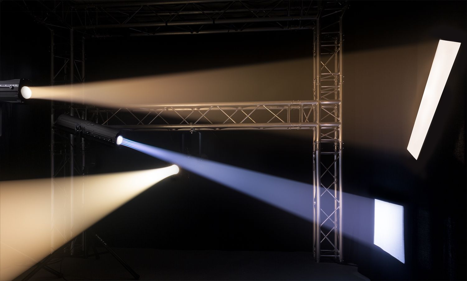 BTS250C LED Profile Spot Zoom 250W RGBW