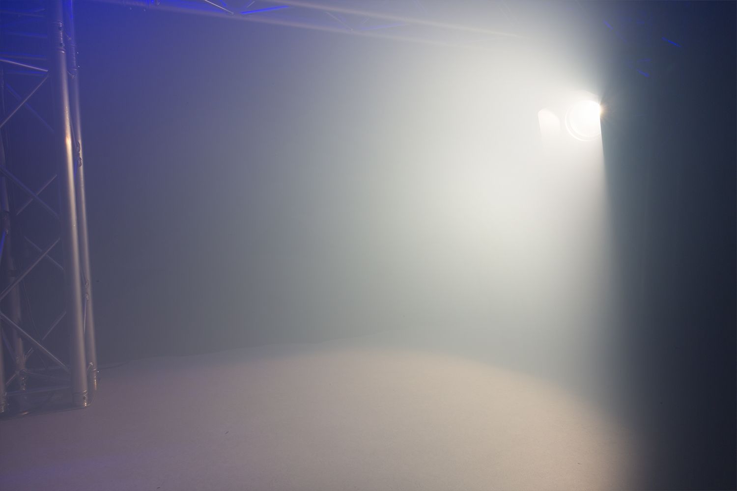 BTF200Z Fresnel Zoom 200W LED White 3200K