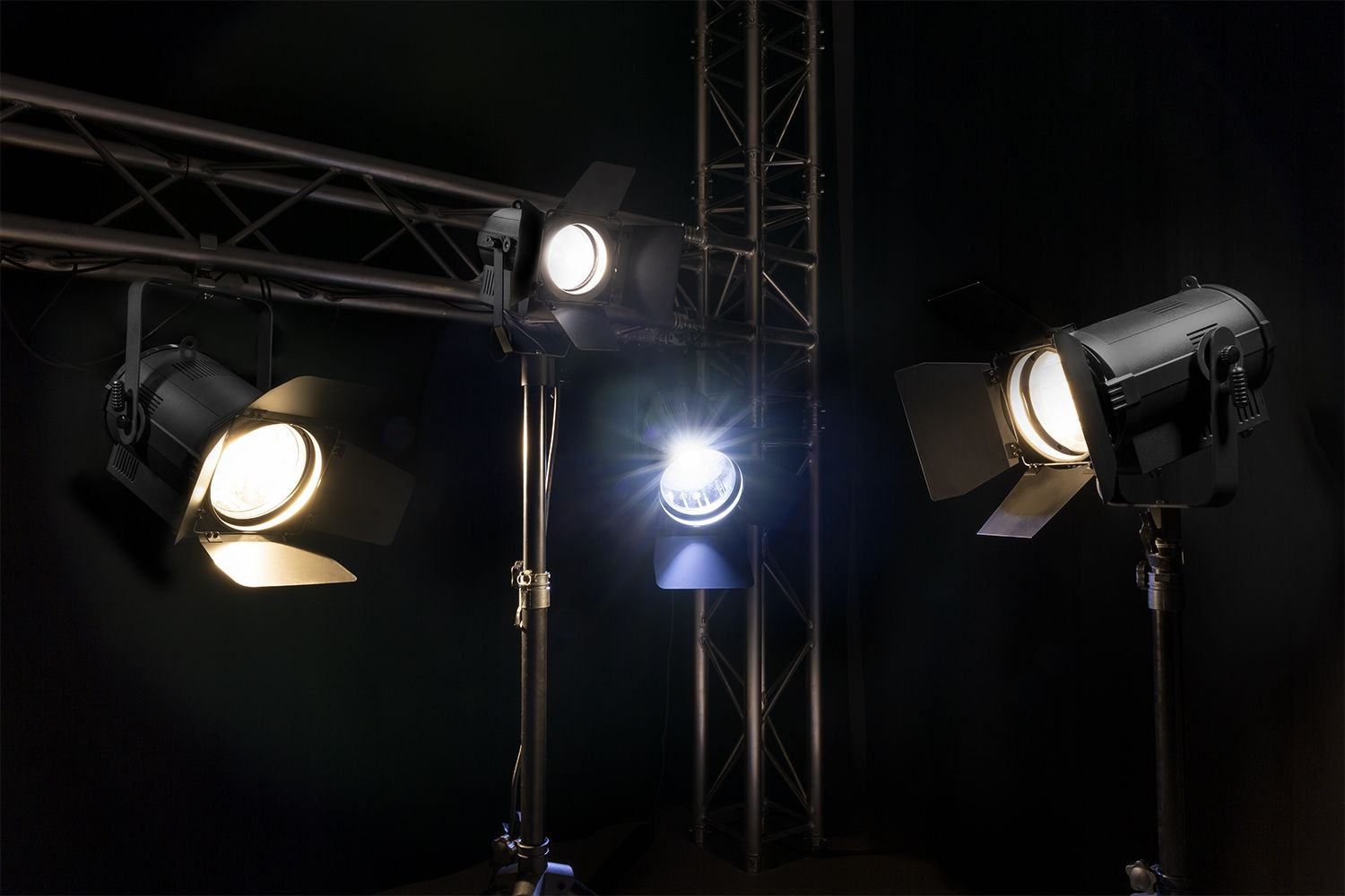 BTF200Z Fresnel Zoom 200W LED White 3200K