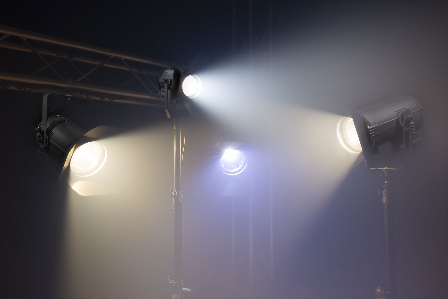 BTF200Z Fresnel Zoom 200W LED White 3200K