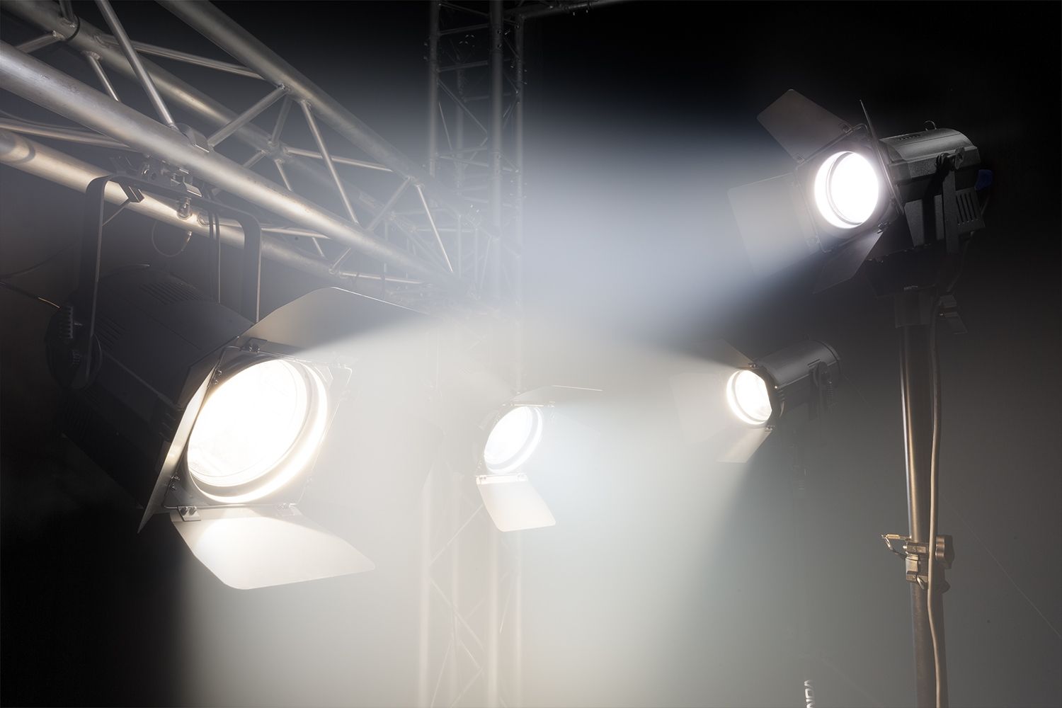 BTF200Z Fresnel Zoom 200W LED White 3200K