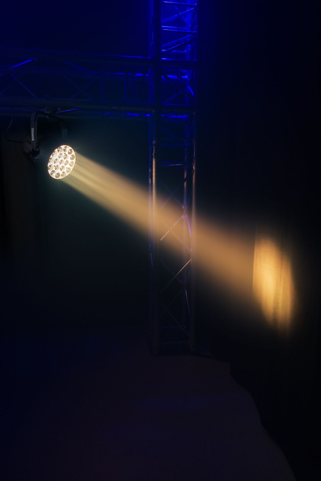 BAC552Z Aluminium PRO PAR Zoom RGBW LEDs