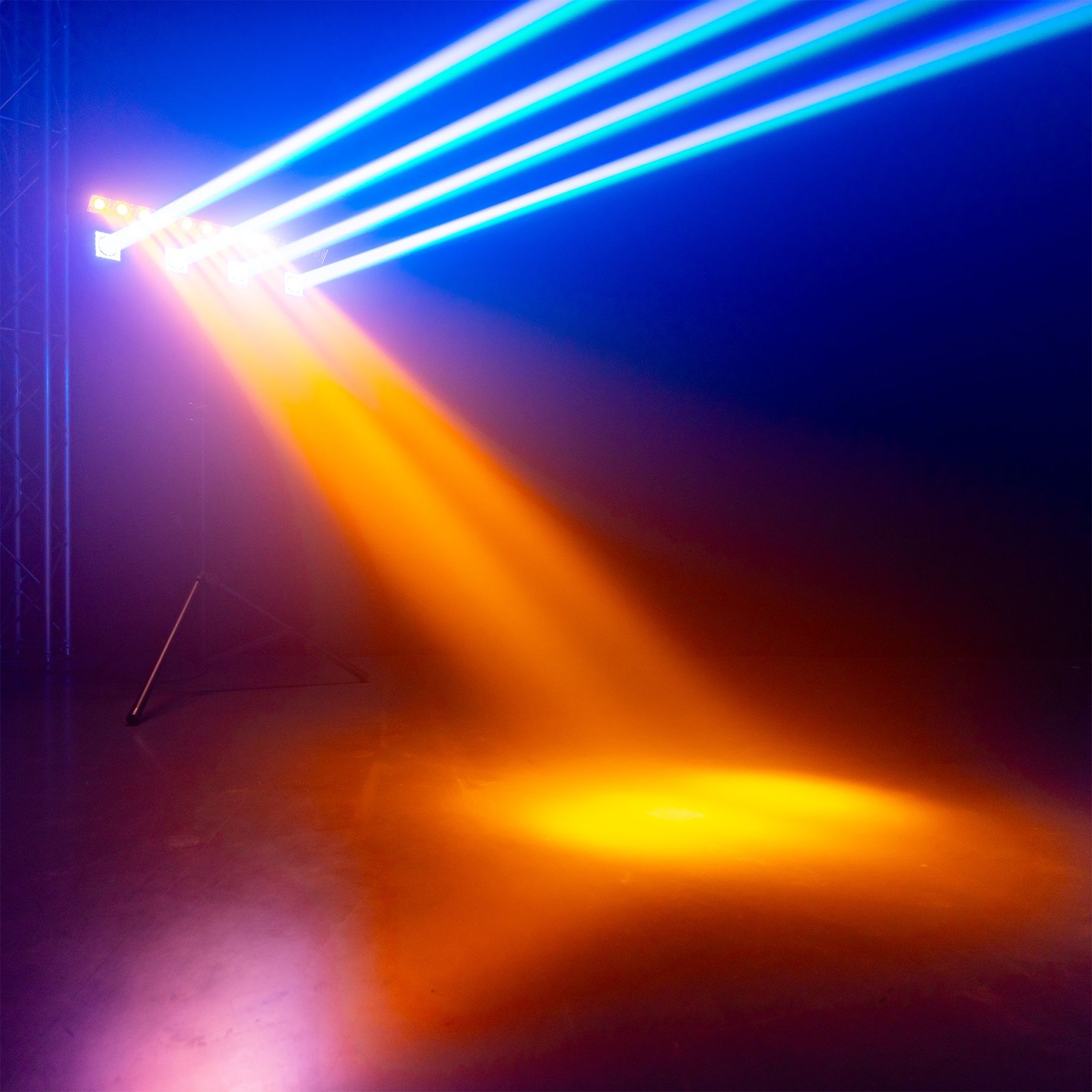 ShowBar GO Edge with 4 Moving Heads and LED/Strobe Bar