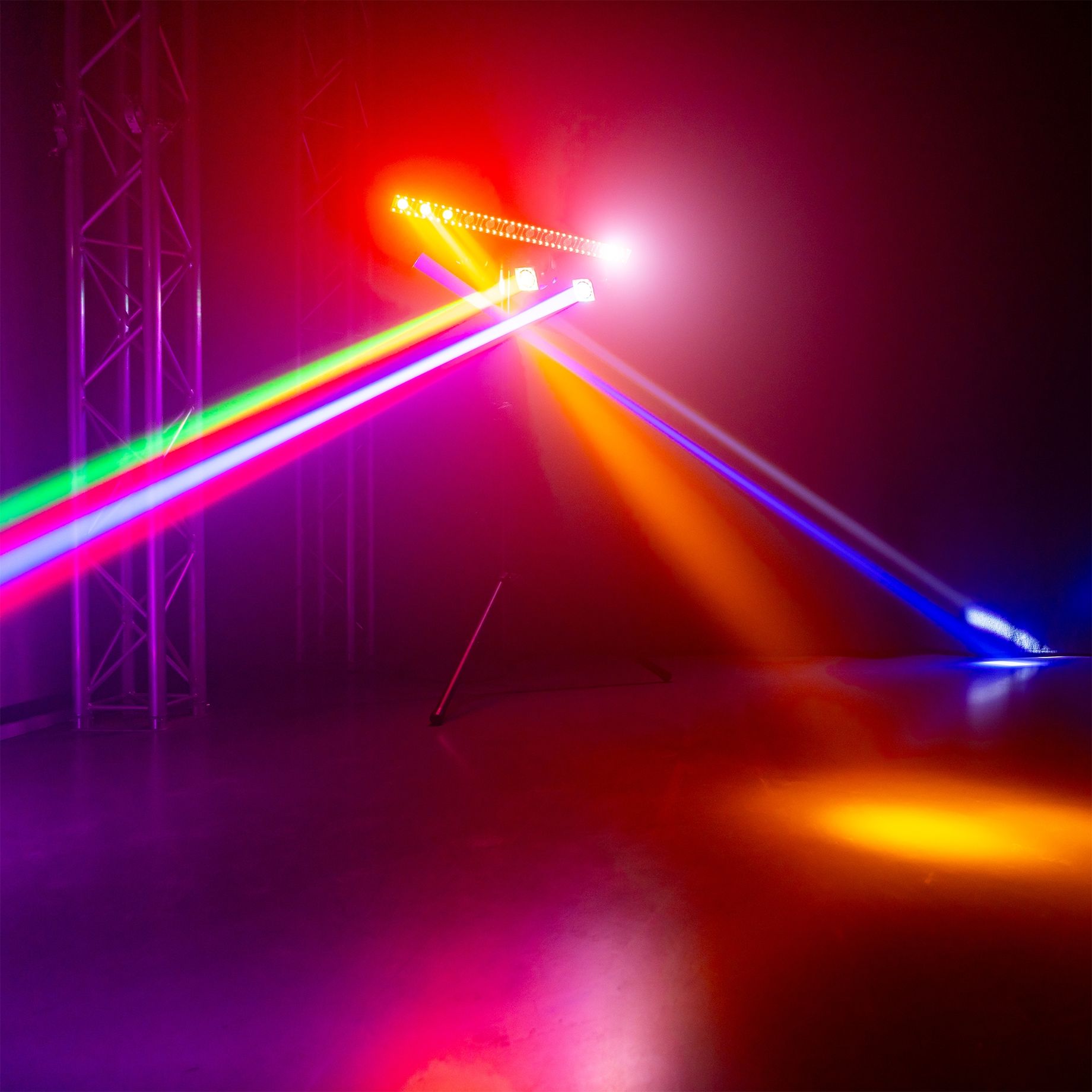 ShowBar GO Edge with 4 Moving Heads and LED/Strobe Bar
