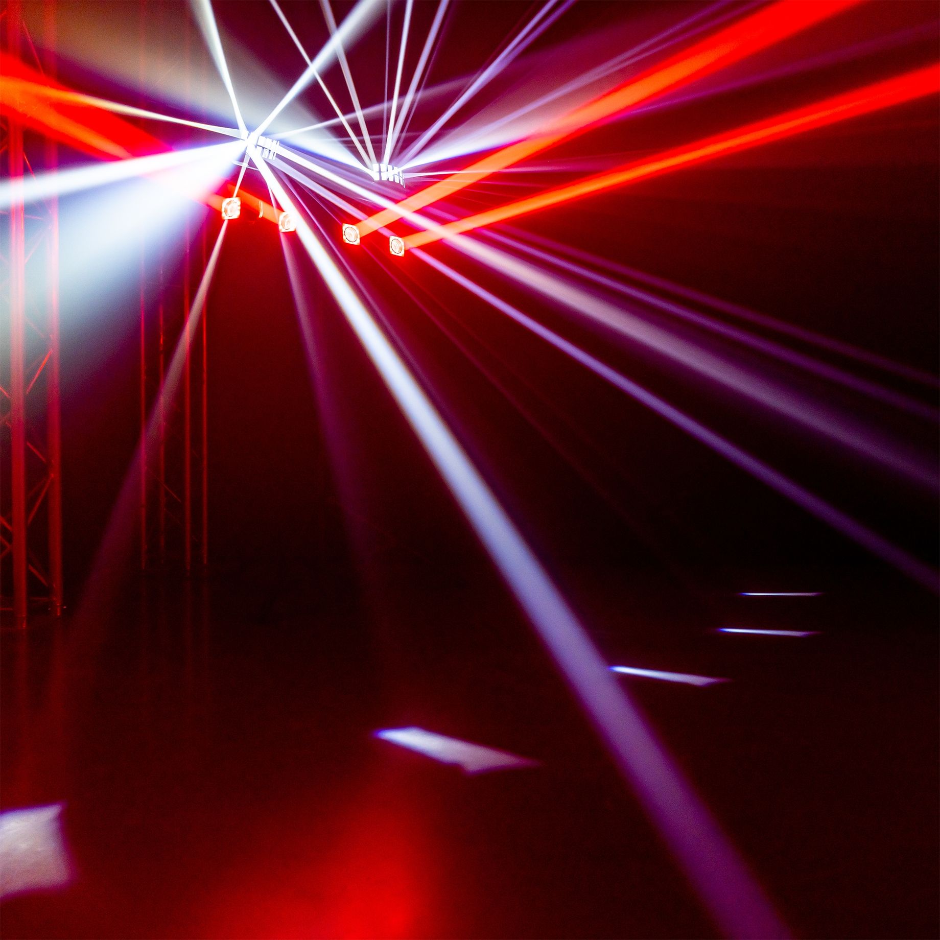 ShowBar GO Ultra with 4 Moving Heads, LED Bar and 2 Derby Effects