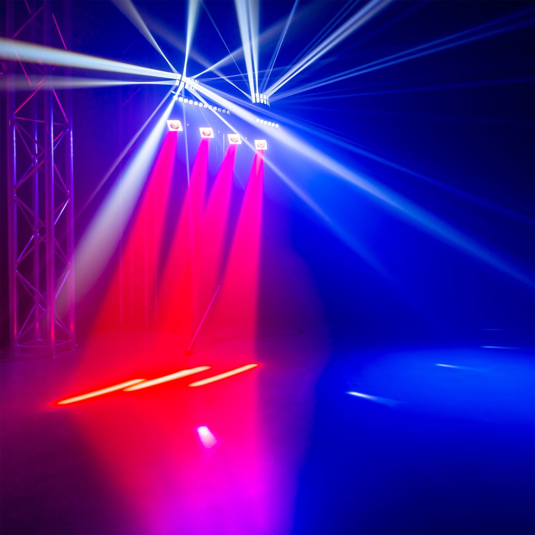 ShowBar GO Ultra with 4 Moving Heads, LED Bar and 2 Derby Effects