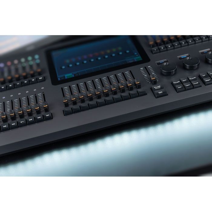LAMPY 40 2U Two Universe 40-fader DMX console