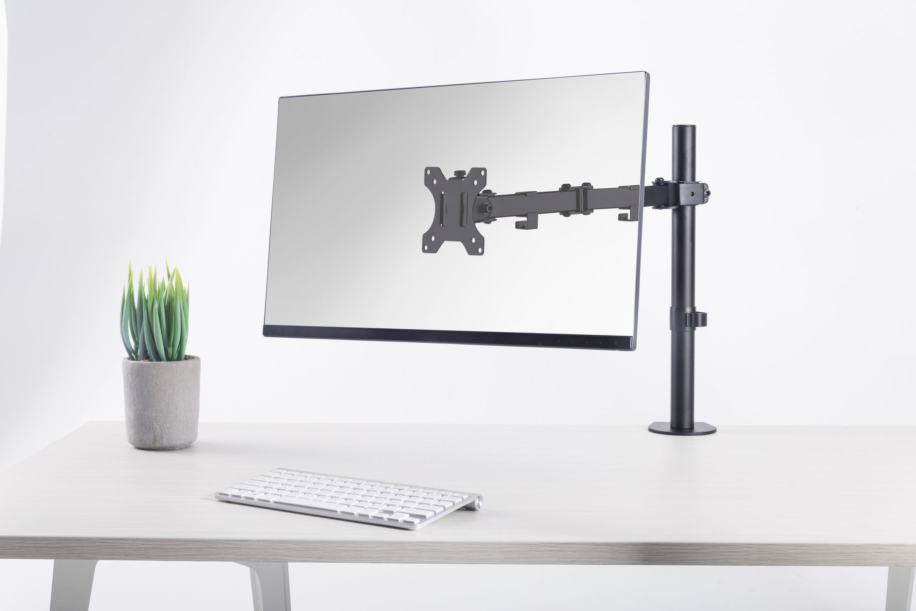 CMA10 Single Monitor Arm Long 13" - 32"